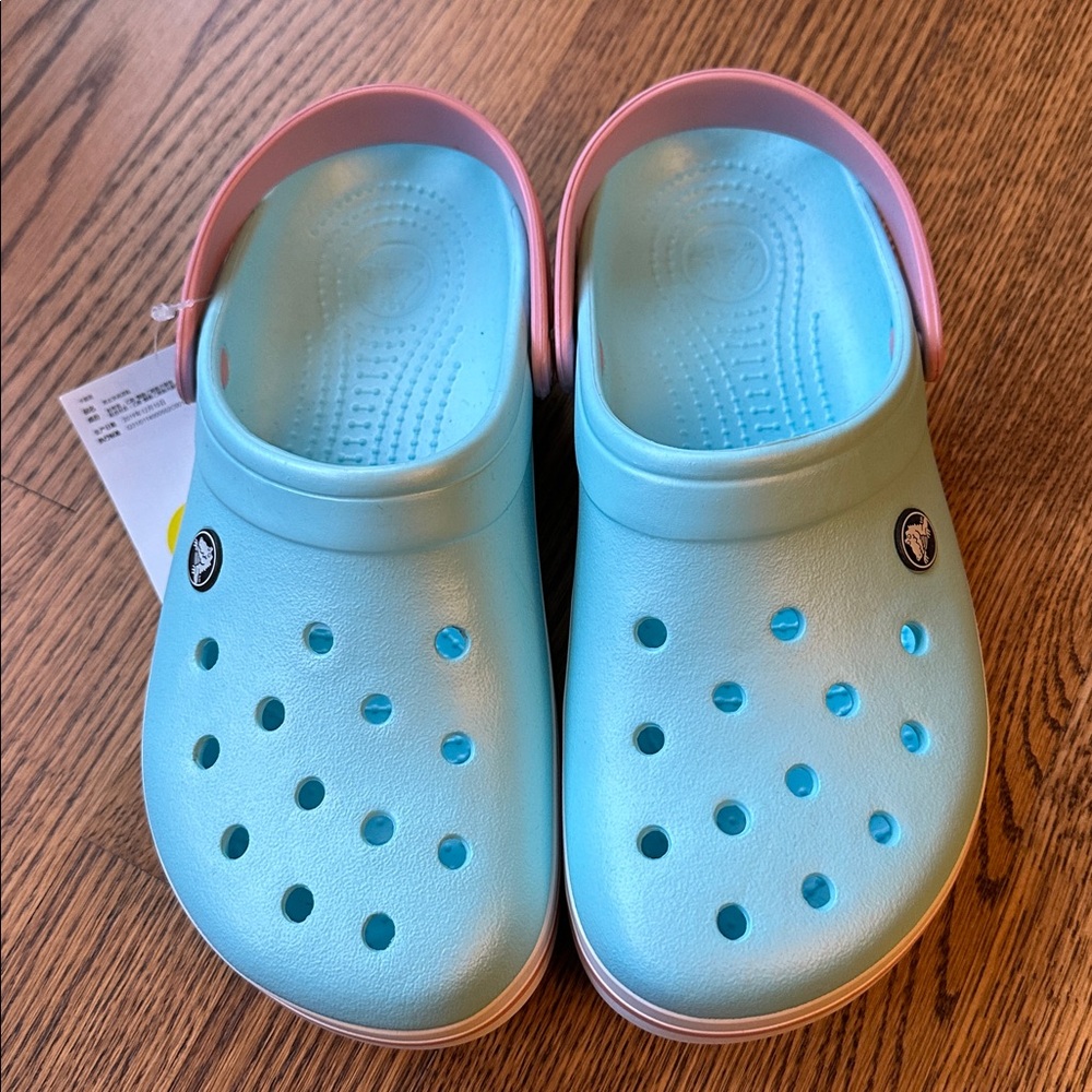 NEW Crocs - Picture 3 of 4